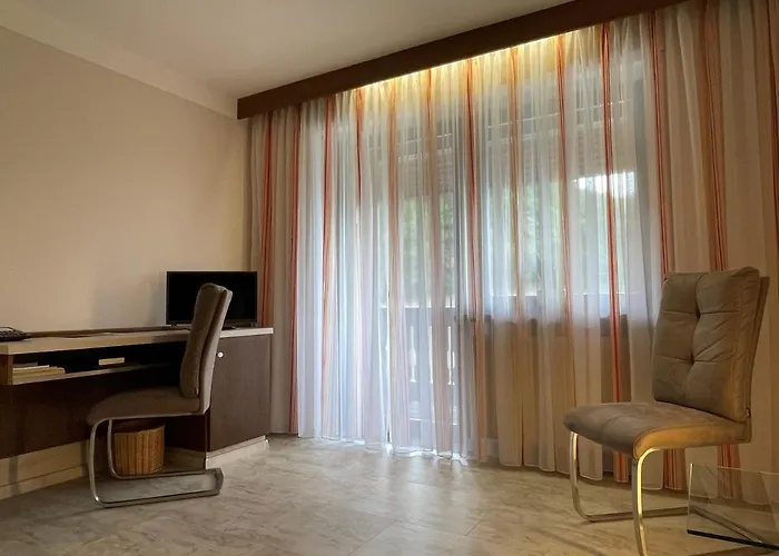 ホテル Landhaus Oberaurach 3*